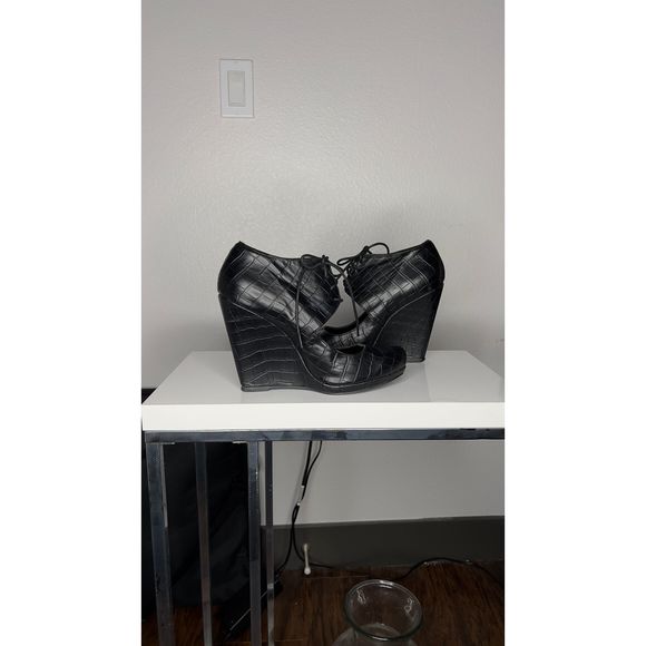 Lace Up Faux Alligator Texture Wedge Heels - Picture 3 of 8